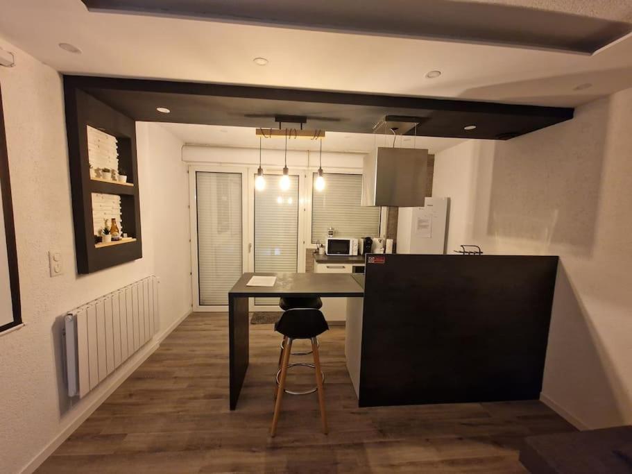Logement Atypique & Parking Gratuit Жекс Экстерьер фото